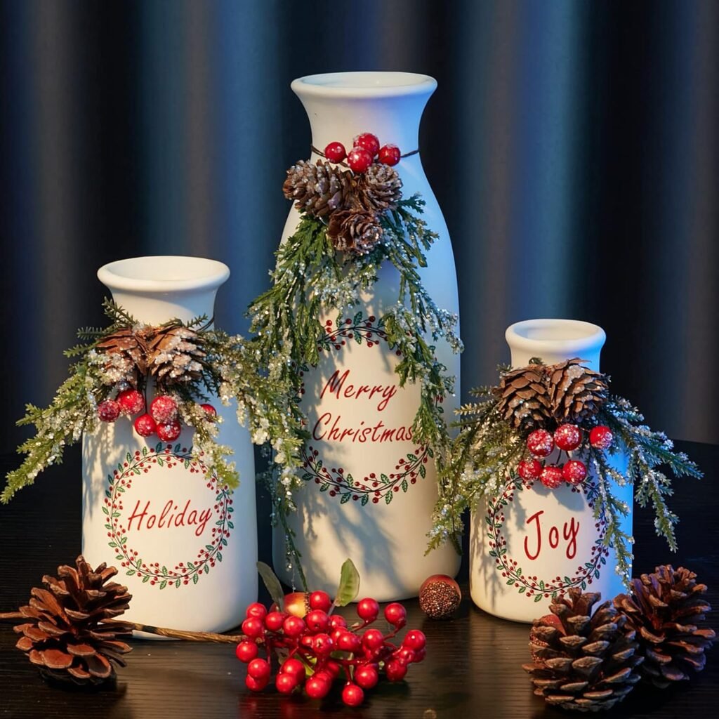 Décorez les halls (et les comptoirs de la cuisine !) avec un ensemble de vases de Noël artificiels