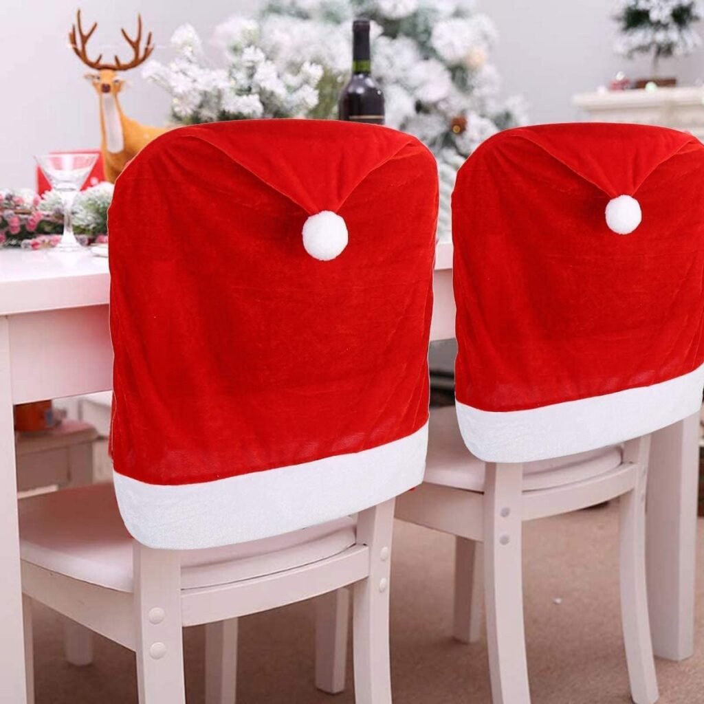 Transformez votre salle à manger en atelier du Père Noël avec ces housses de chaises de salle à manger 4 pièces à chapeau rouge.