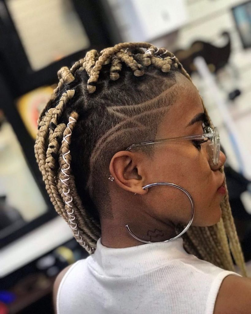 tresses africaines et côtés rasés
