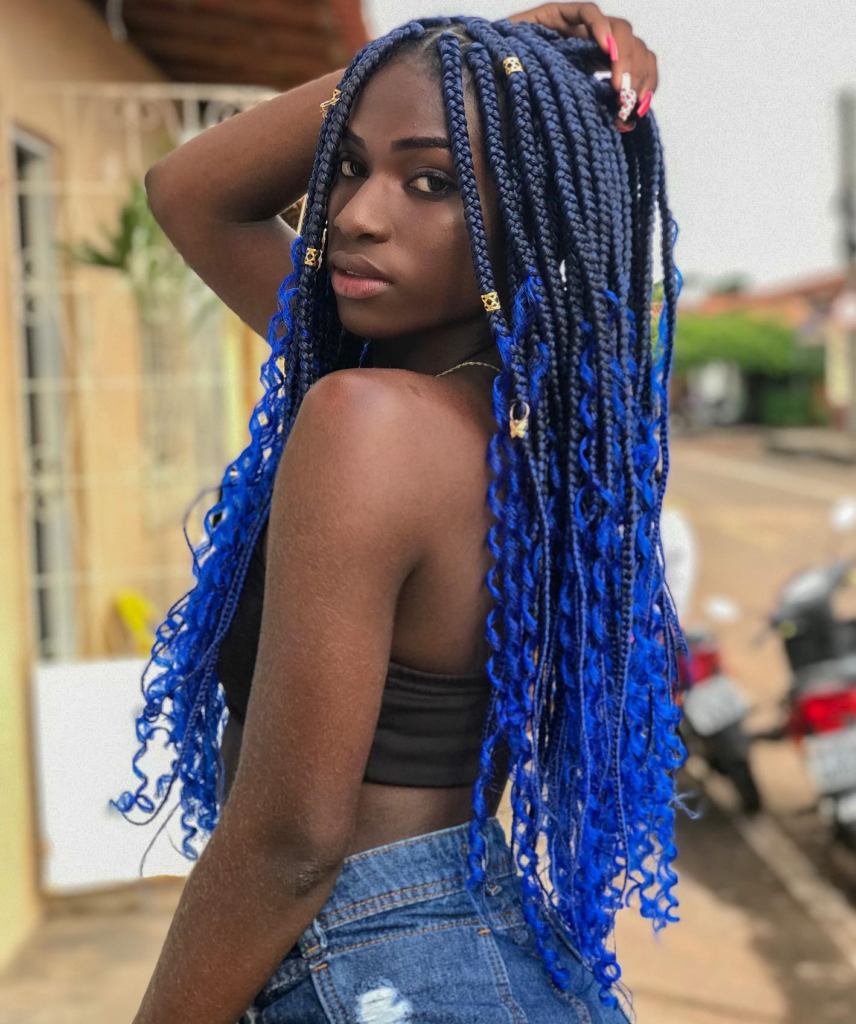 Tresse bleue lâche