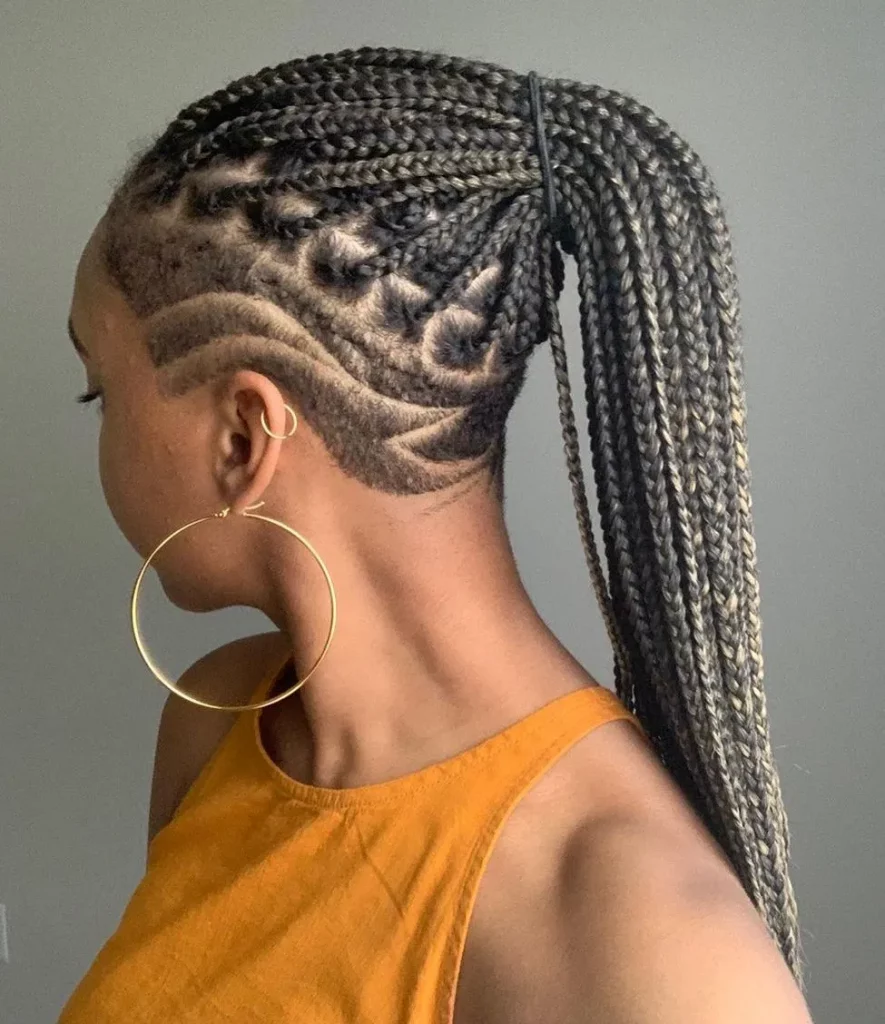 Tresse sans nœuds avec côtés rasés
