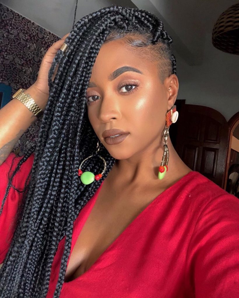 Tresses carrées avec un rasage subtil